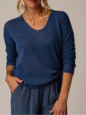 Carve Designs Zella Mesh V-Neck Sweater NWT